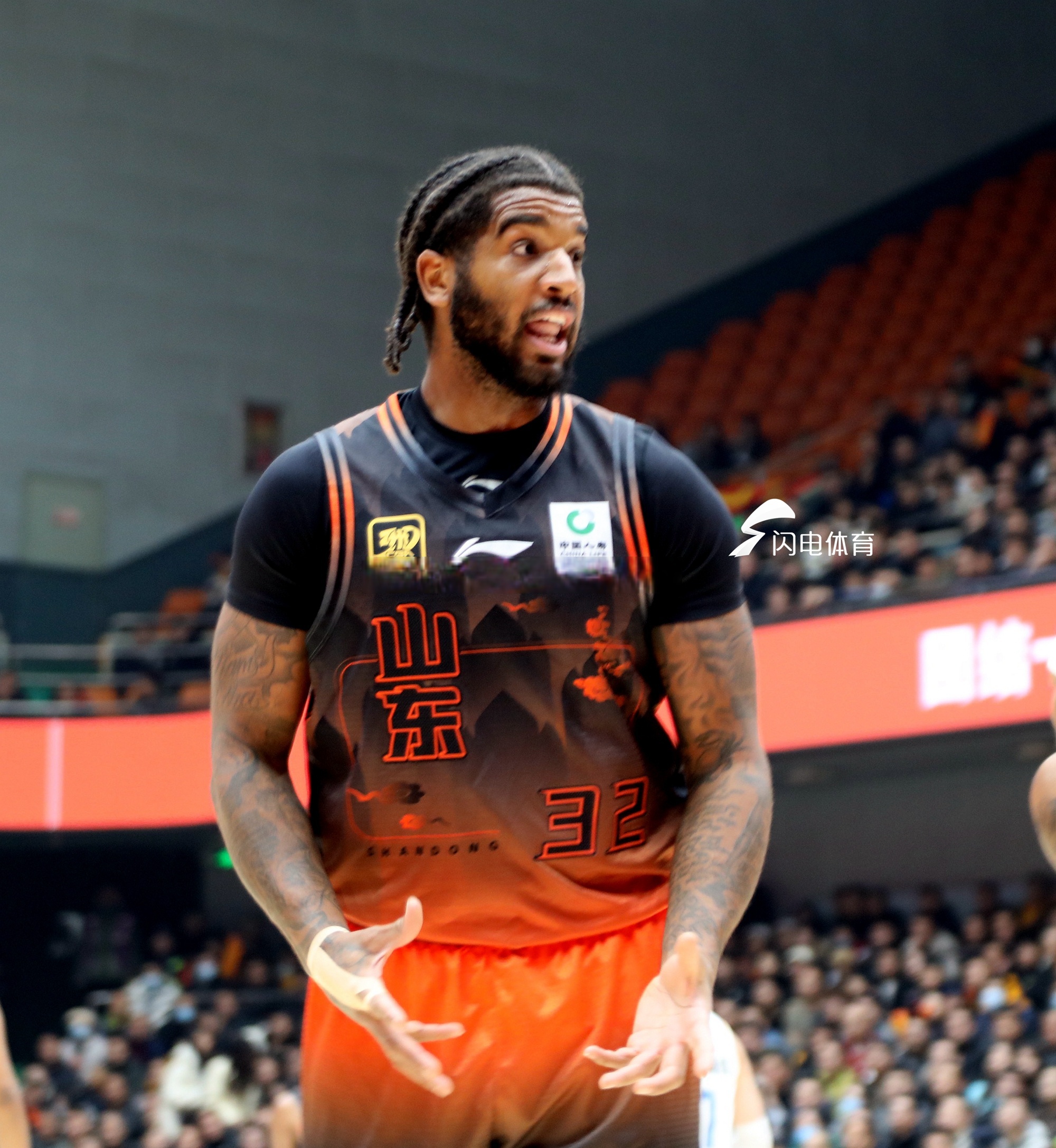 转折点！山东男篮回应争议，中超今晚攻防权衡，话题不断，更衣室氛围转暖(55年授衔谁闹得最凶)